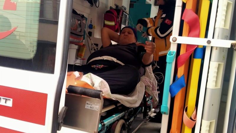 Zonguldak'ta tedaviyi reddeden yaşlı adamı polis ikna etti