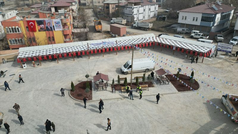 Kahramanmaraş merkezli depremin ardından Elbistan'da Melikgazi Çarşısı kuruldu