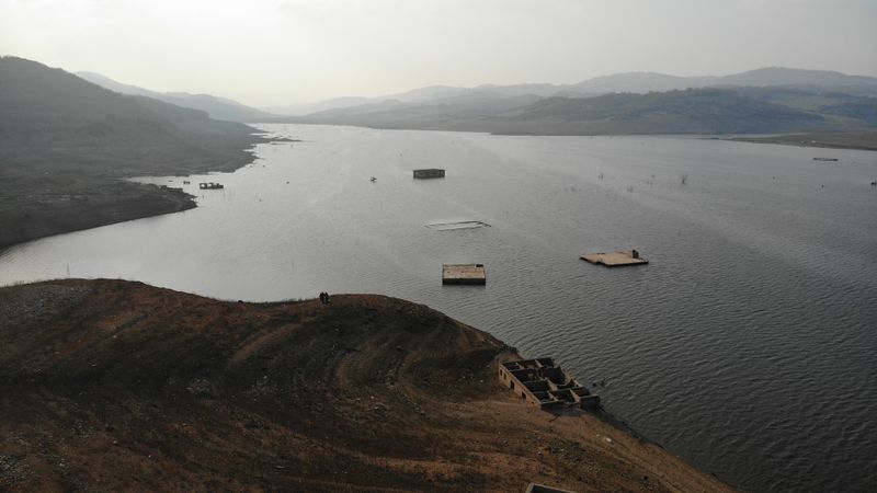 Çanakkale'de barajın yapılmasıyla sular altında kalmıştı: Köy kuraklık sonucu yeniden ortaya çıktı..