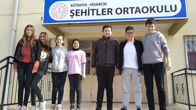 Kütahya'daki öğrenciler, topladıkları 650 TL'yi depremzedelere gönderdi