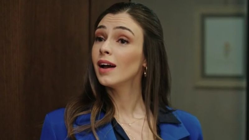 Yalı Çapkını'nda Orhan'ın sekreteri Betül kimdir? 