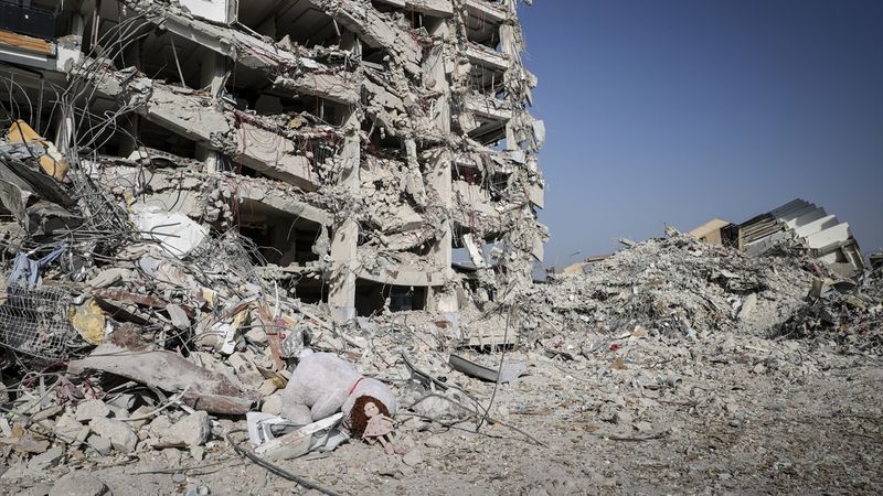 Hatay 4 büyüklüğündeki depremle sallandı