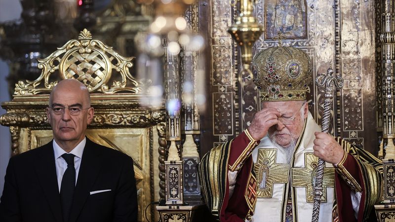 Nikos Dendias İstanbul'da Bartholomeos ile bir araya geldi
