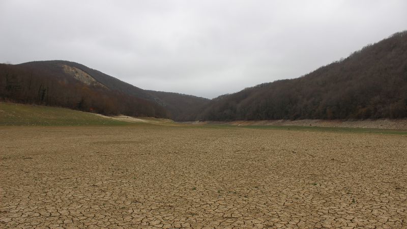 İstanbul'da kuraklık alarmı... Suyu çekilmeye devam ediyor