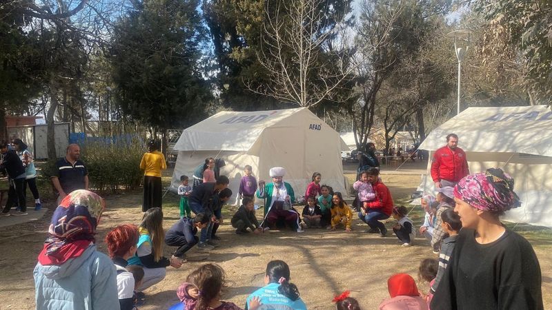 Kahramanmaraş'taki çocuk oyun çadırı yüzleri gülümsetiyor