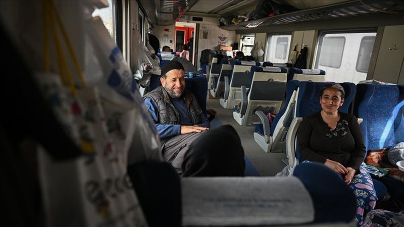 Hatay'da yaklaşık bin depremzede, İskenderun Tren Garı'nda vagonlarda kalıyor