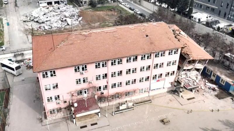 Mersin'de depremlerde hasar gören 76 okul tahliye edildi