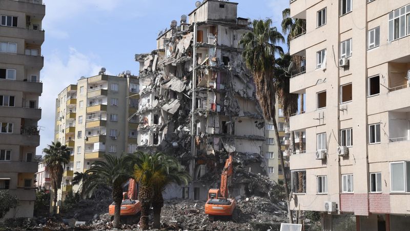 Osmaniye'de acil yıkım kararları uygulanıyor