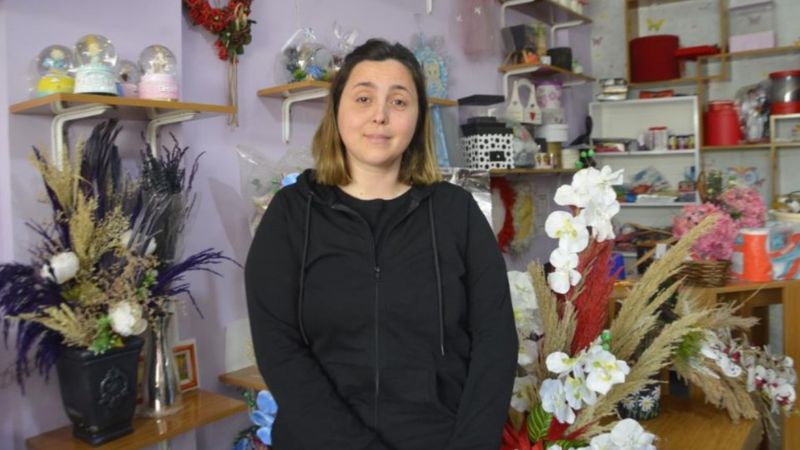 Osmaniye'de yaşayan Yasemin, depremde hasar alan iş yerini yeniden açtı