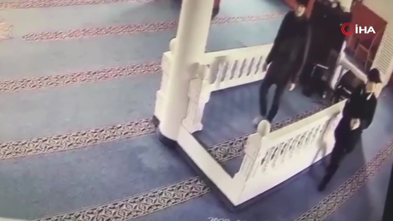 Beylikdüzü'nde hırsızlar, camiden mikrofon çaldı