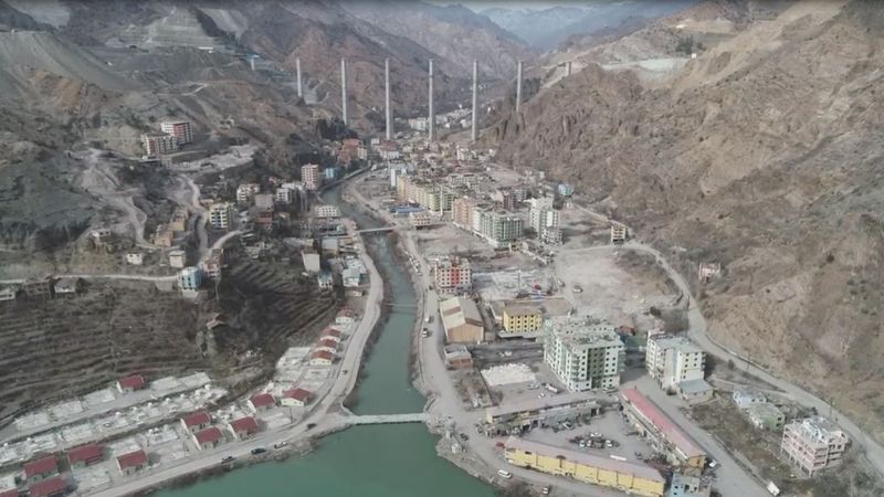 Baraj sularının dayandığı Yusufeli sulara gömülmek üzere