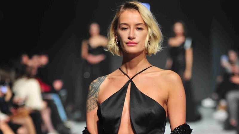 Didem Soydan bikinili pozlarıyla olay yarattı! Kendisini eleştiren takipçisine böyle yanıt verdi..