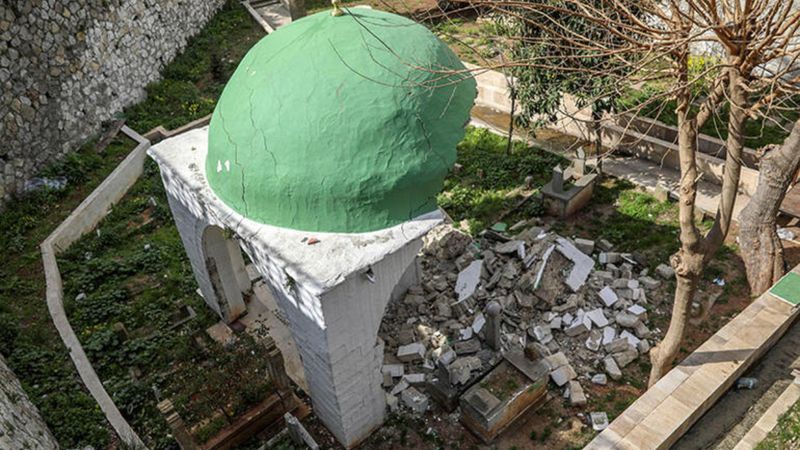 Gazi Abdurrahman Paşa'nın türbesi depreme dayanamadı