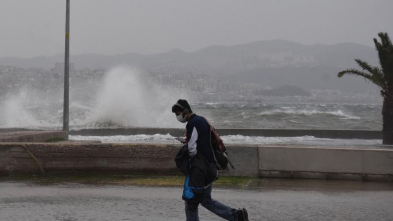 İzmir'de kuvvetli rüzgar ve fırtına uyarısı