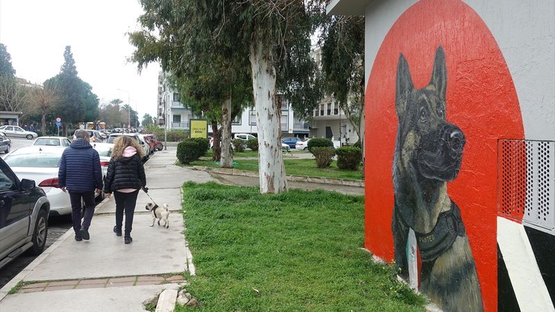 İzmir'de trafoya Proteo'nun resmi çizildi