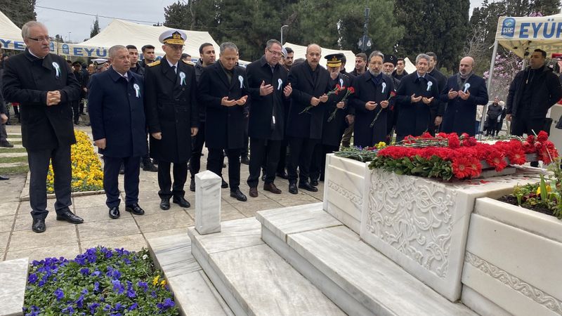 Mehmet Akif Ersoy kabri başında anıldı