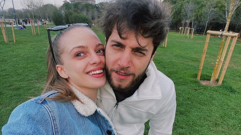 Desteklediği siyasetçiyi açıklamıştı! Ufuk Beydemir ve İpek Filiz Yazıcı o partiye katıldı..