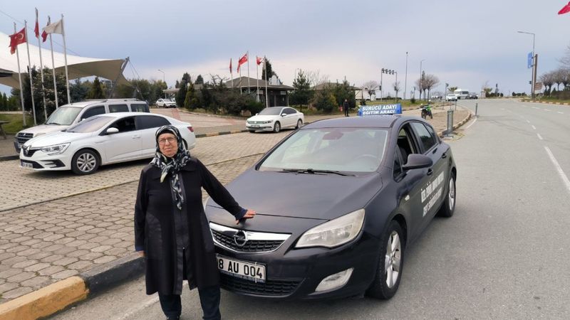 Artvin'de kadın şoför! 71 yaşındaki direksiyon başına geçme kararı aldı