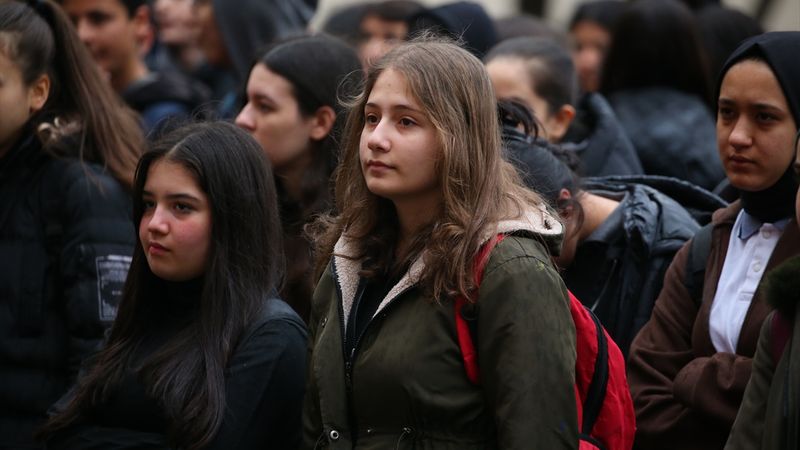 Deprem bölgelerinde eğitim! Gaziantep'te ders zili çaldı
