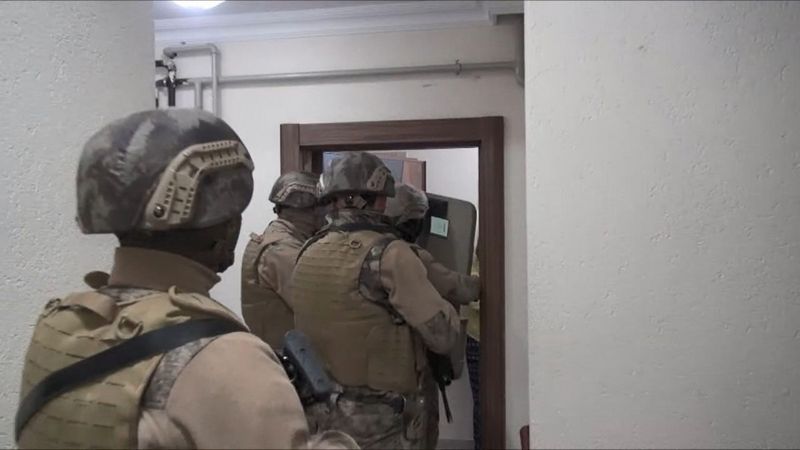 İstanbul'da terör operasyonu! SGDF üyelerine baskın yapıldı