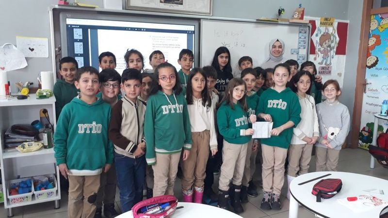 Erzincan'da ilkokul öğrencileri harçlıklarını depremzedelere gönderdi