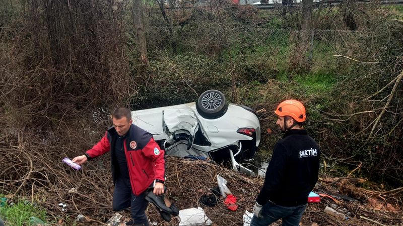 Anadolu Otoyolu'nda trafik kazası! 5 kişilik aile ölümden döndü...