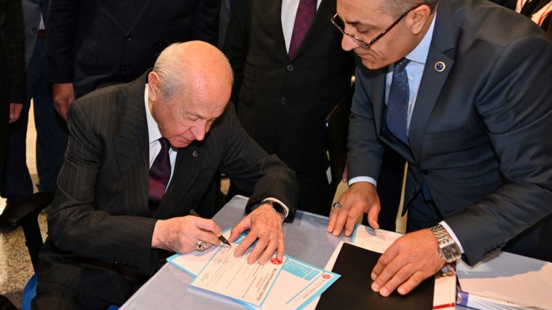 Devlet Bahçeli'den milletvekili adaylık başvurusu! Parti genel merkezinde yaptı