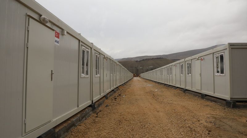 Depremden etkilenen Malatya'da konteyner kurulumu sürüyor