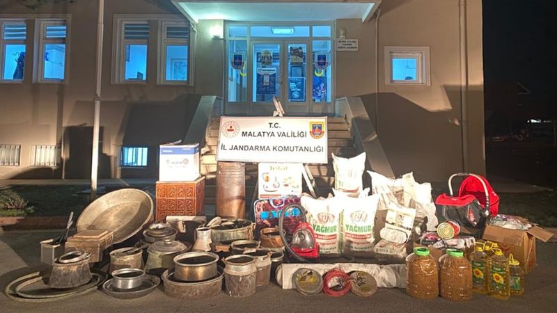 Malatya'da depremde boşaltılan evleri soyan 2 şüpheli tutuklandı