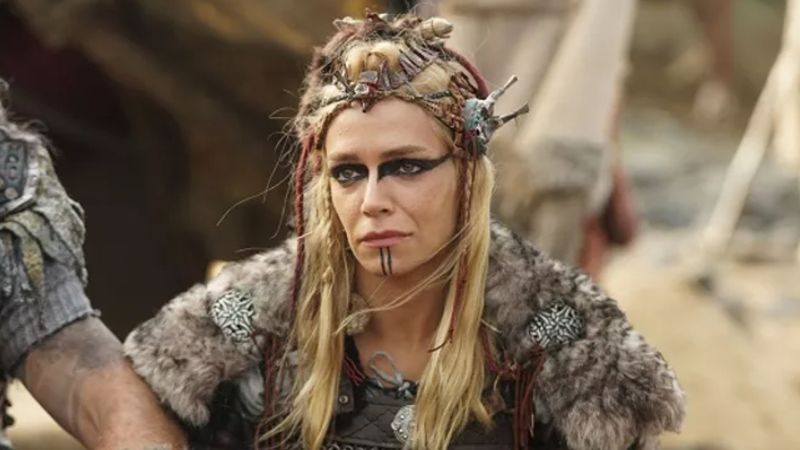 Kuruluş Osman'ın gözü kara Frigg'i güneş banyosunda...