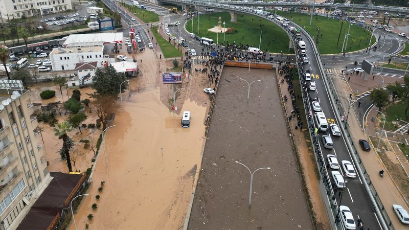 Şanlıurfa'da metrekareye 6 ayda düşen 200 kilogram yağış, 1 günde düştü
