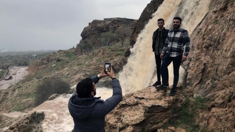 GAP Şelalesi 3 yıl sonra aktı, vatandaşlar sevindi