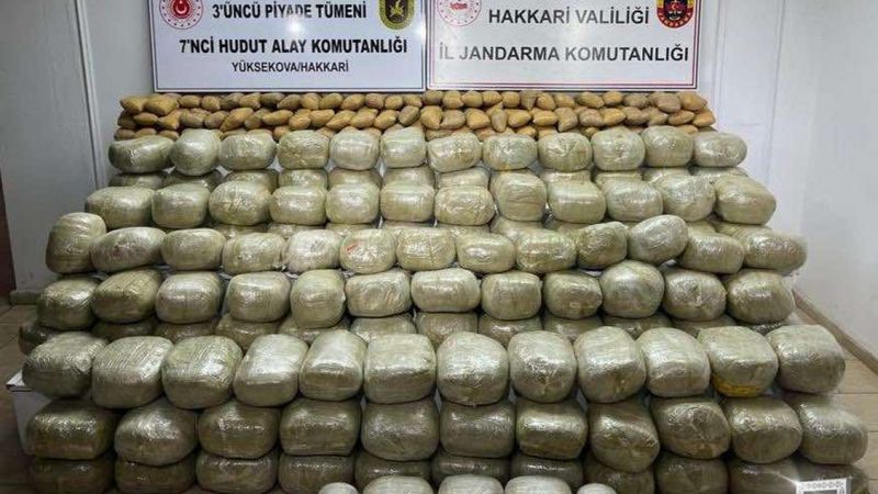 Hakkari'de arazide 650 kilo uyuşturucu ele geçirildi