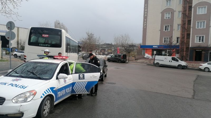 Kocaeli'de iki aracın çarpışması sonucu 1 kişi yaralandı
