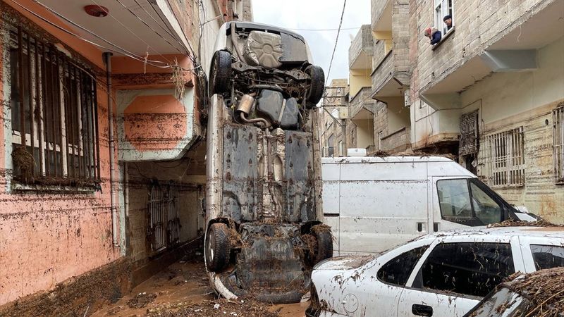 Şanlıurfa'da sel felaketinin bilançosu! Ev ve arabalar hasar aldı...