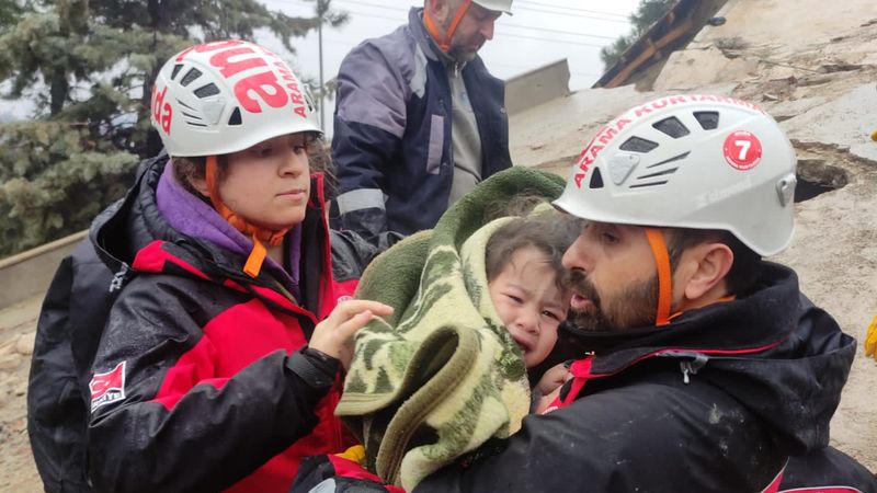 Kayserili ekip, depremde kurtardıkları çocuğa verdiği sözü tuttu