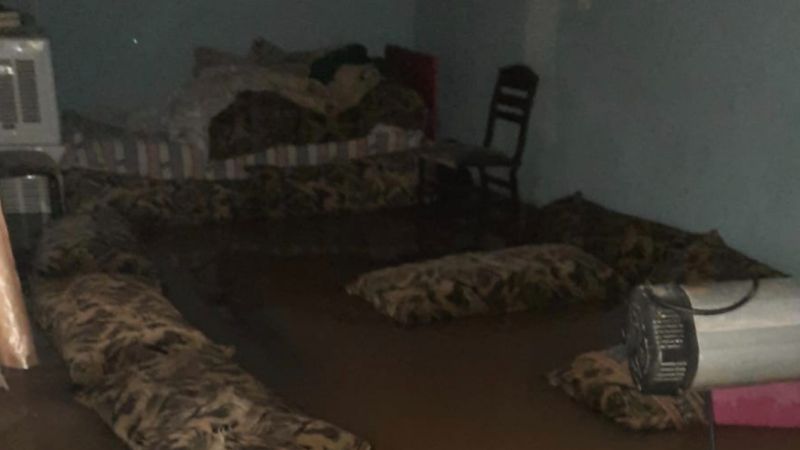 Mardin'de ilkokulu ve evleri su bastı