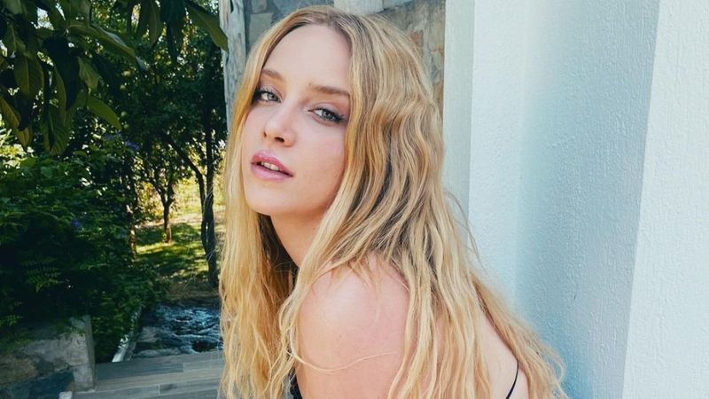 Hayal Köseoğlu iddialı ayna pozlarıyla mest etti: 