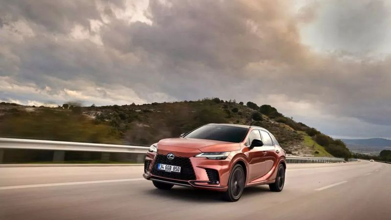 Lexus RX SUV modeli Türkiye'de satışta