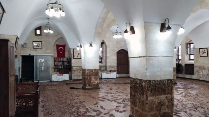 Şanlıurfa’da sel afeti ibadethaneleri de etkiledi