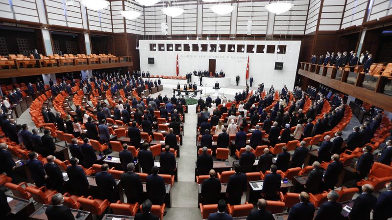 TBMM gündemindeki kanun tekliflerini onaylamak için 2 hafta daha mesai yapacak