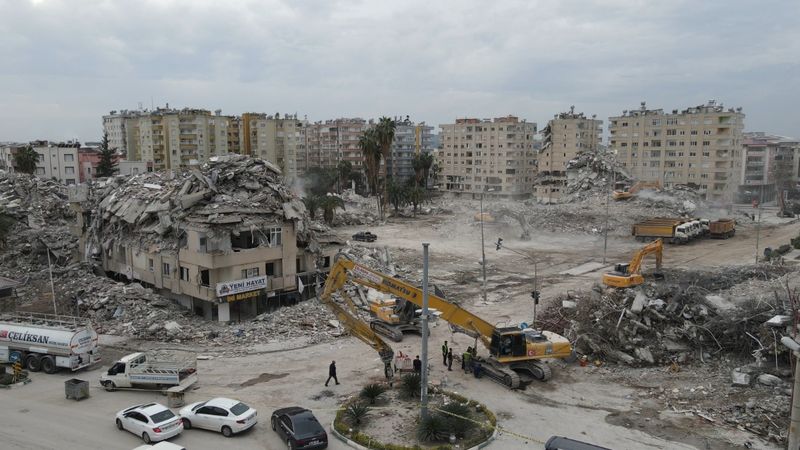 Osmaniye'de acil kararla yıkılan binalardan 236'sının enkazı kaldırıldı