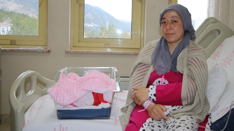 Kütahya'ya gelen depremzede kadın ikiz doğurdu