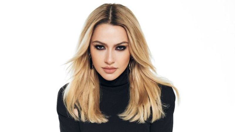 Hadise güzelliğini o karelerle sergiledi! Sosyal medyadan yorum yağdı: 