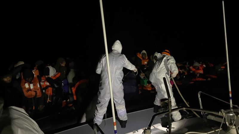 Çanakkale'de ölüme terk edilen 47 kaçak göçmen kurtarıldı