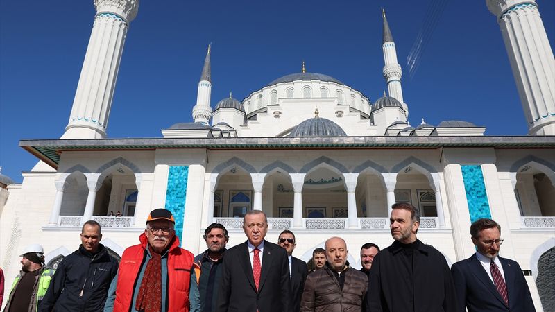 Cumhurbaşkanı Erdoğan, Barbaros Hayrettin Paşa Camisi’ni inceledi