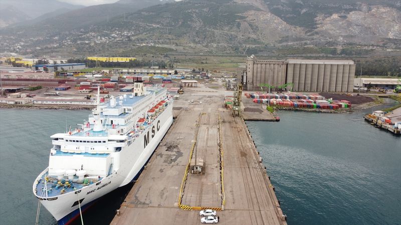 Depremlerin ardından yangın çıkan İskenderun Limanı nisanda faaliyetlerine başlayacak