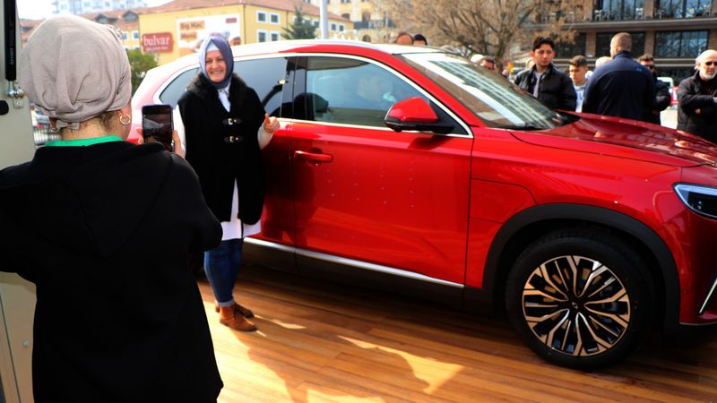 Samsun'da sergilenen Togg'a yoğun ilgi gösterildi