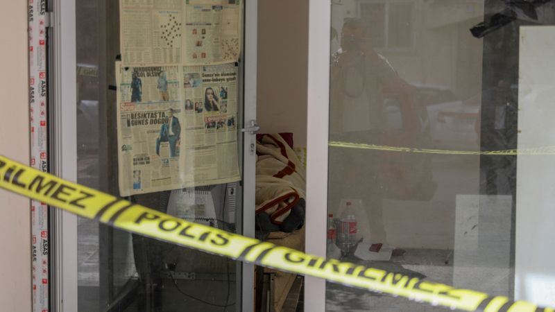 Antalya'da ziyaret için geldiği babasını ölü buldu