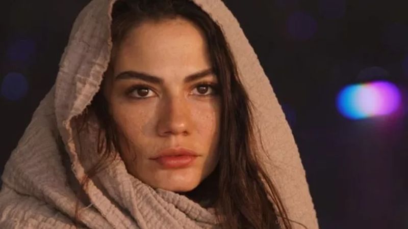 Adım Farah dizisinin Farah'ı Demet Özdemir cesur pozuyla sosyal medyayı salladı! 'Tahir görse mest olur'